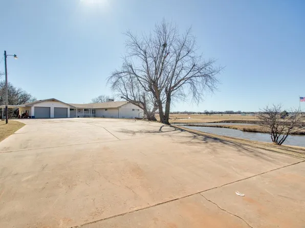 1017 E Robertson Rd, Enid, OK 73701