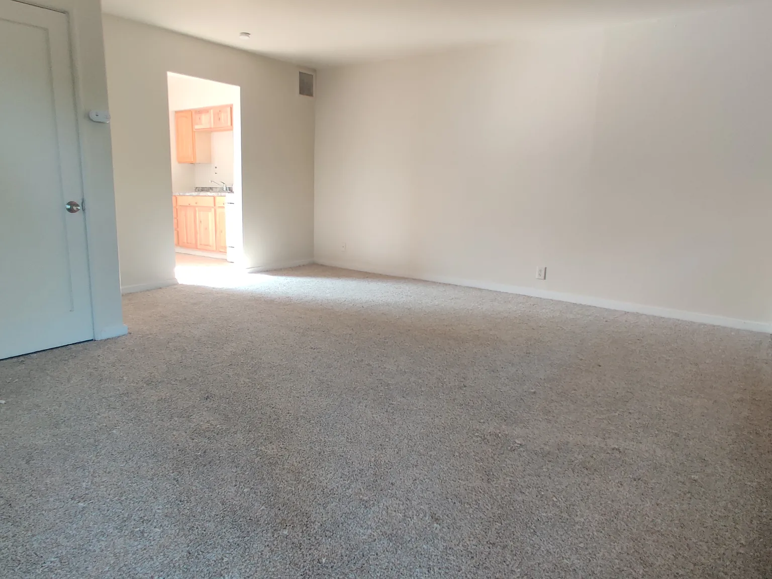 1 bed, 600 sqft, $1,200 — Photo 2