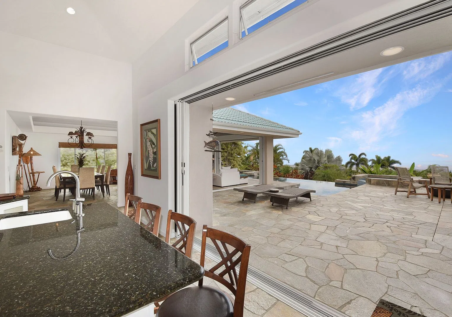 Panoramic Oceanview Retreat with Infinity Pool in Kona Hills — Photo 4