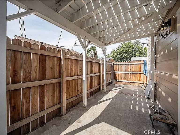 6244 S Comstock Ave — Photo 10