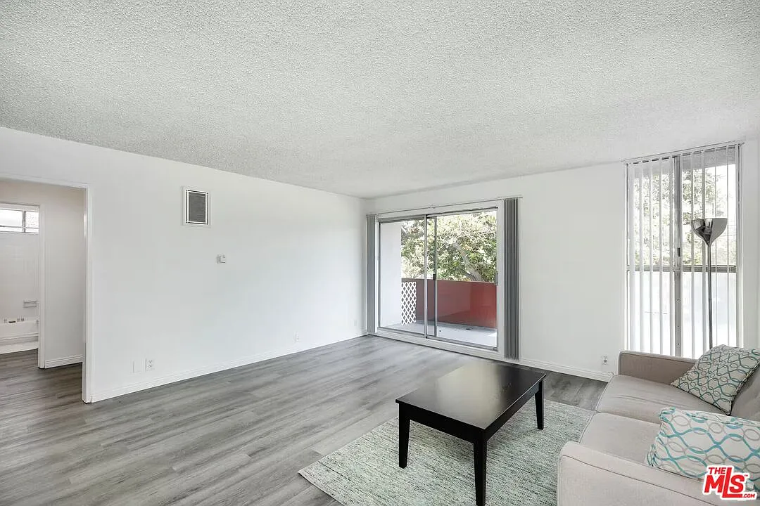 1 bed, 1.0 bath, 500 sqft, $1,950 — Photo 3