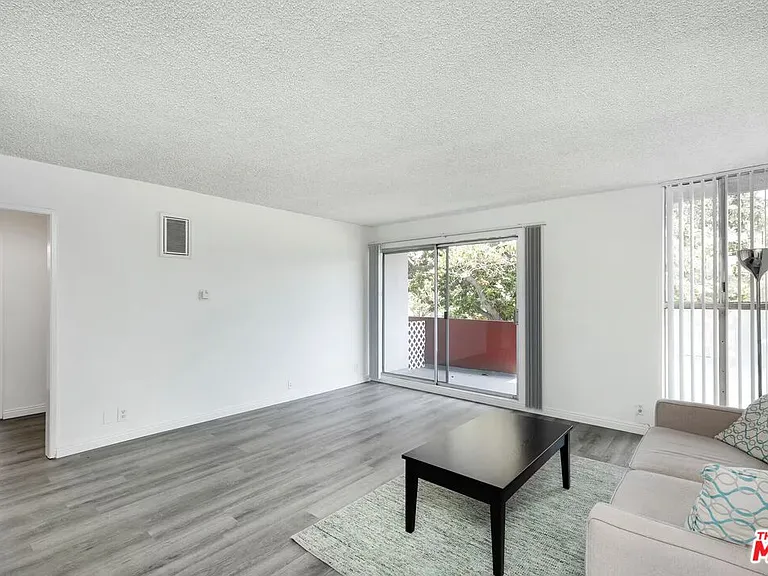 1208 W Adams Blvd #17 — Photo 3