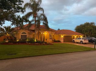 13701 Carlton Dr, Davie, FL 33330