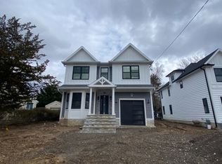 12 4th Ave, Roseland, NJ 07068