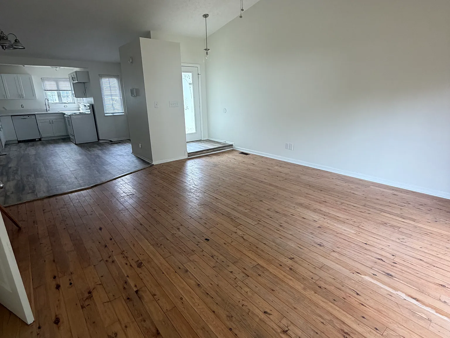 4 bed, 2340 sqft, $1,975 — Photo 2