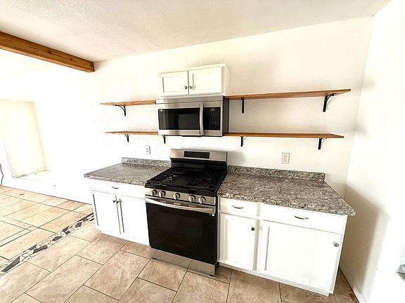 2nd image of 127 W Avenue H