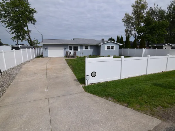912 W Shore Rd, Bronson, MI 49028