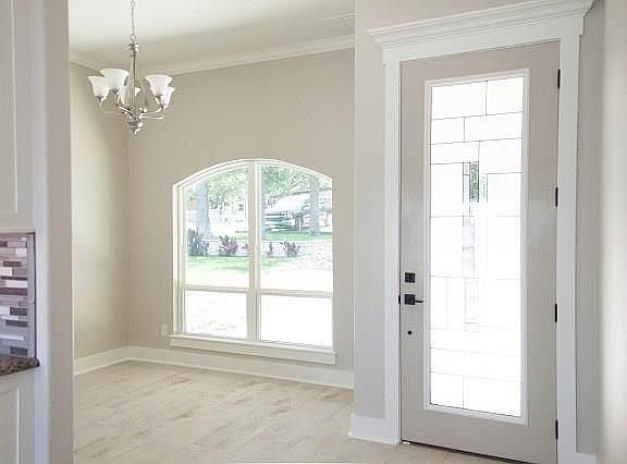 3rd image of 121 Tanglewood Loop