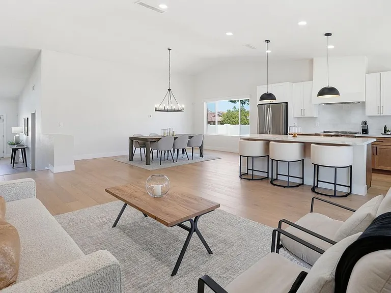 5623 E Claire Dr — Photo 20