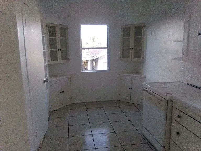 708 Philippine St — Photo 5