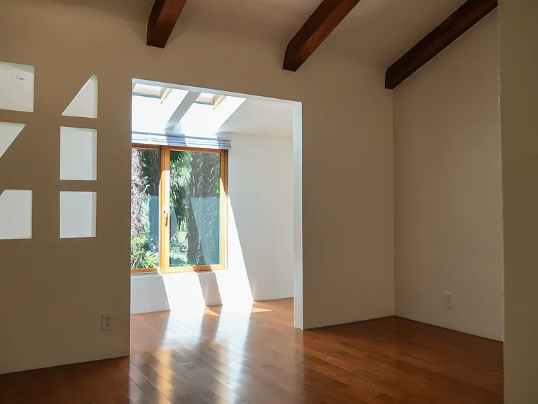 3920 Stansbury Ave — Photo 12