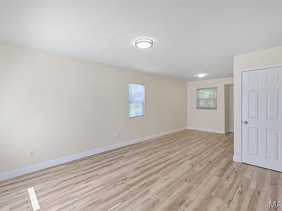 4th image of 10305 Galloway Dr