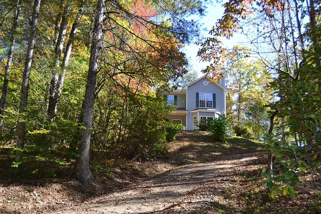 3 bed, 2.5 bath, $2,200 — Photo 3
