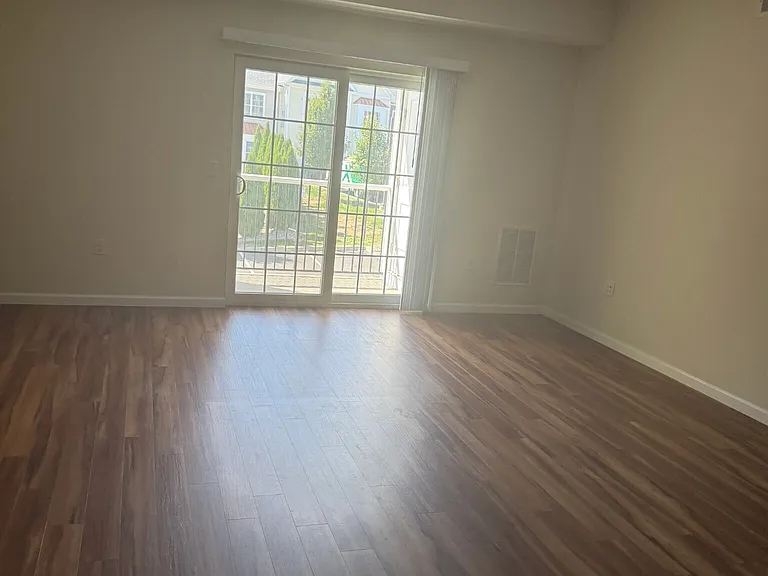 301 Main St #28 — Photo 6
