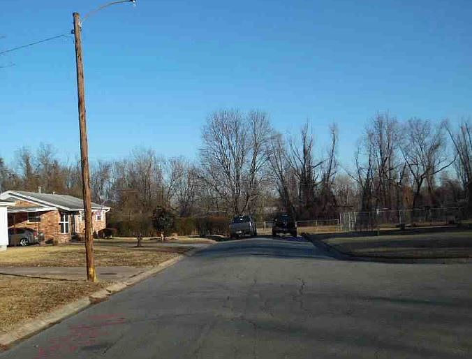 2nd image of 309 Glynn Ln
