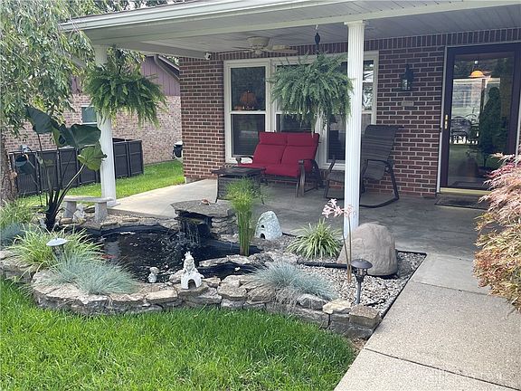 2nd image of 214 Heatherway St