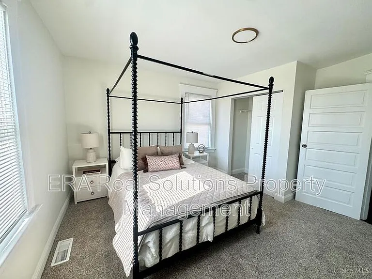 1600 Brewster Ave — Photo 16