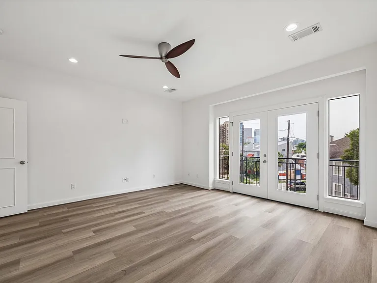 2510 Genesee St — Photo 20