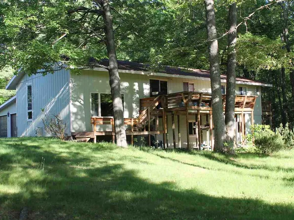 252 McDonald Dr, Houghton Lake, MI 48629