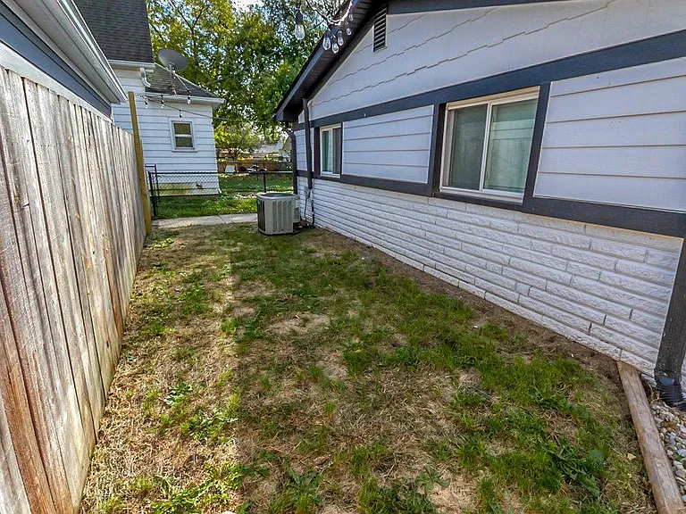 919 E Palmer St — Photo 22