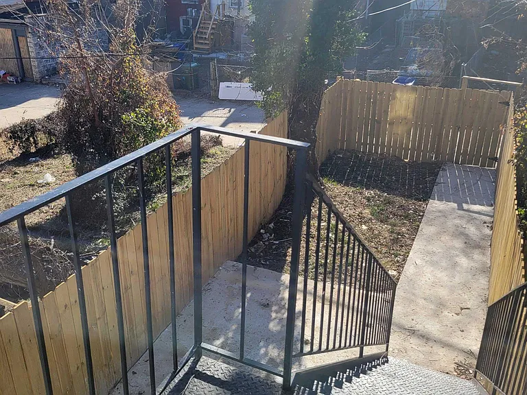 1545 Carswell St — Photo 3