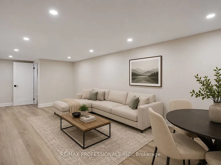 1327 Royal Dr #LOWER — Photo 2