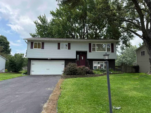 2015 Revere St, Freeport, IL 61032