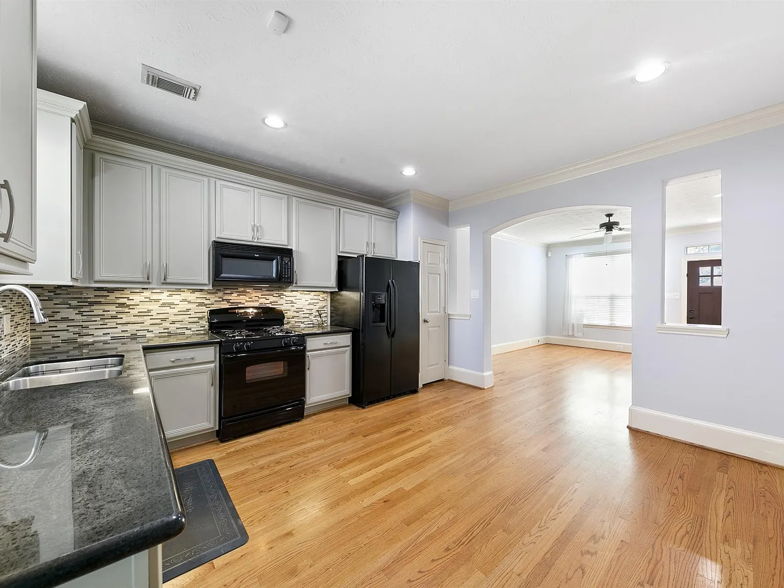 2 bed, 2.5 bath, 1374 sqft, $2,150 — Photo 3