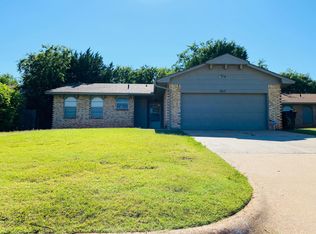 2617 Kings Rd, Moore, OK 73160