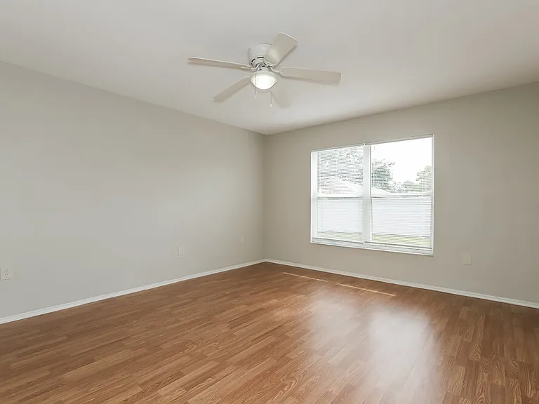 1586 Caroline Ct — Photo 9
