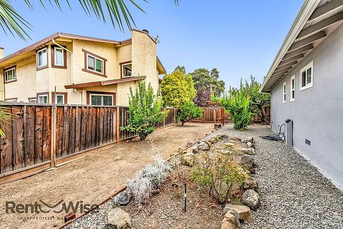 2080 Helena Way — Photo 31