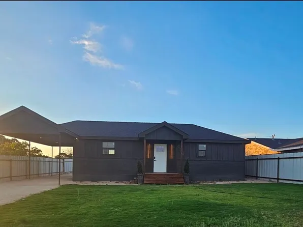 608 W 7th St, Mc Camey, TX 79752