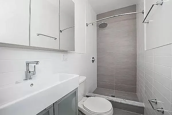 1910 3rd Ave #3RS — Photo 2