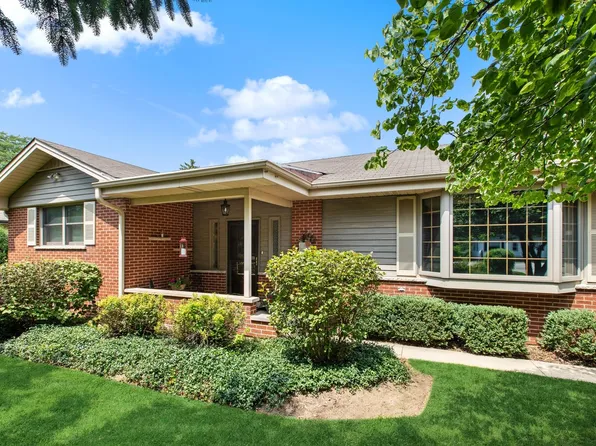 2200 W Sunset Dr, Inverness, IL 60067