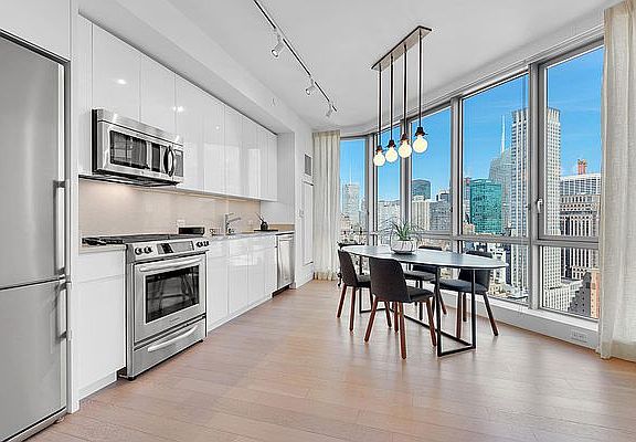 4th image of 160 Madison Ave APT 43F
