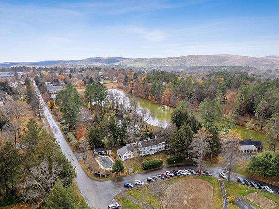 4th image of 2 Hilton Field Lane