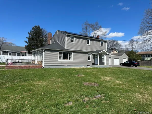 11 Matthew Street, Farmingville, NY 11738
