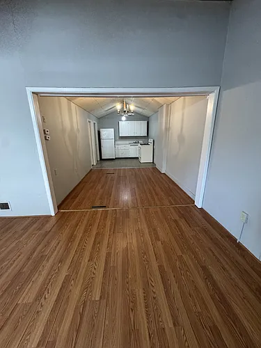 104 E Pike St #B Photo 1