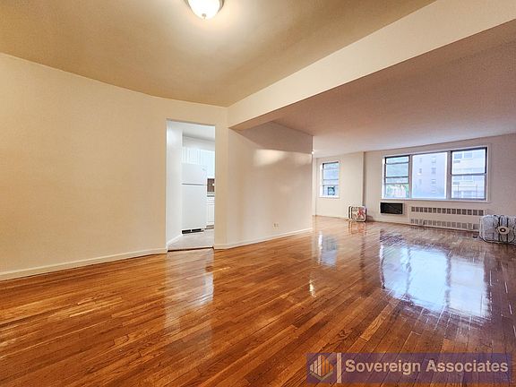 2nd image of 3555 Oxford Ave APT 3C