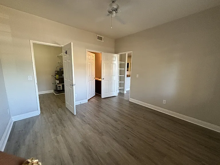 5122 S Jones Blvd #108 — Photo 5