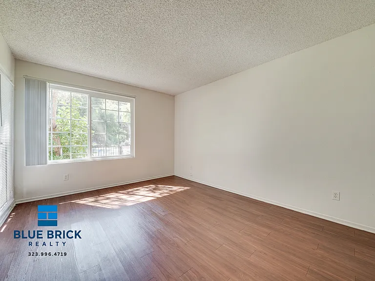 2850 Riverside Dr #3-207 — Photo 6