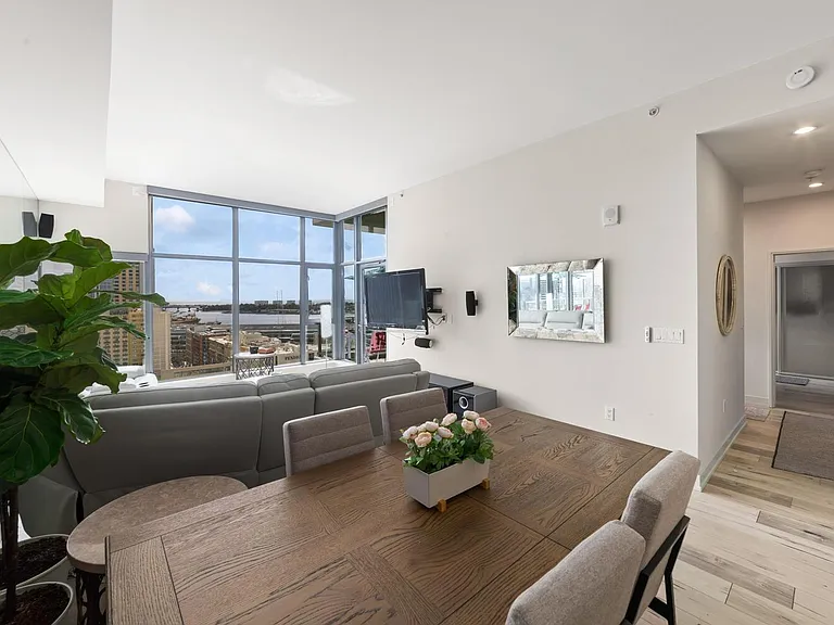 575 6th Ave #1804 — Photo 3