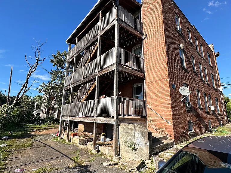 126 Oak St #2B — Photo 17