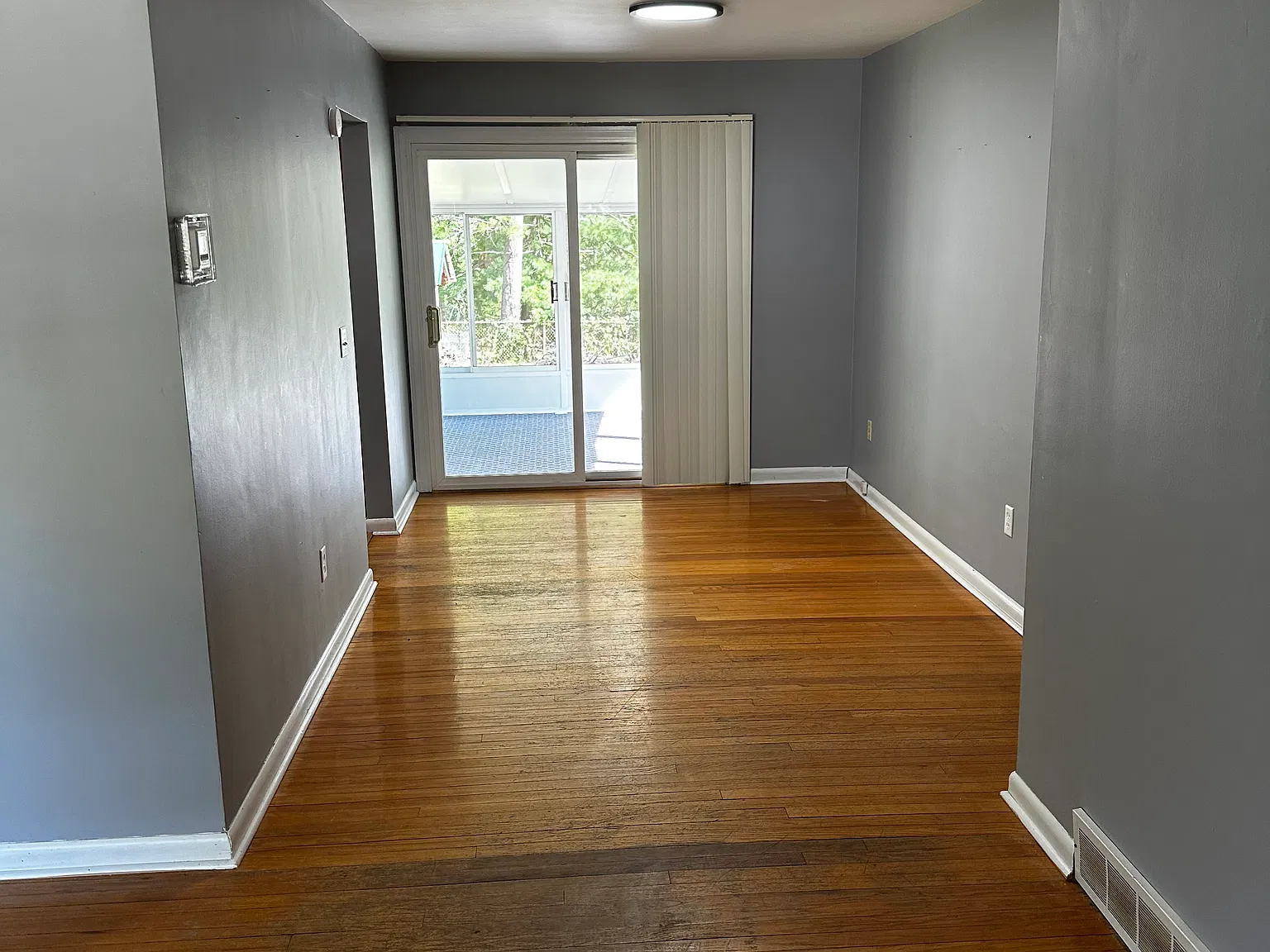 5 bed, 1.5 bath, 1400 sqft, $1,500 — Photo 2