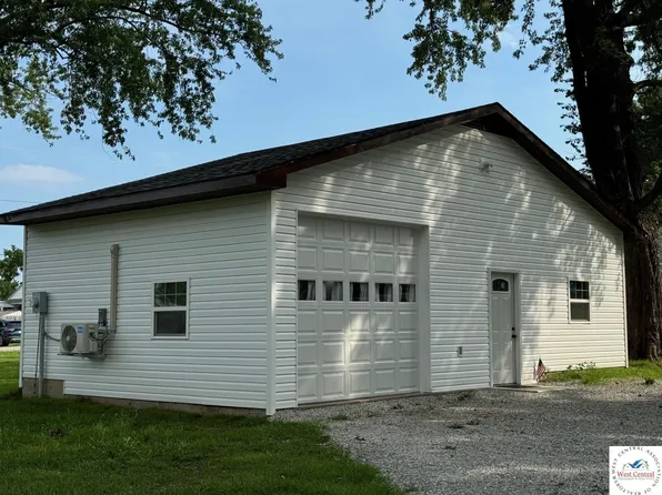 305 W Grother St, Cole Camp, MO 65325