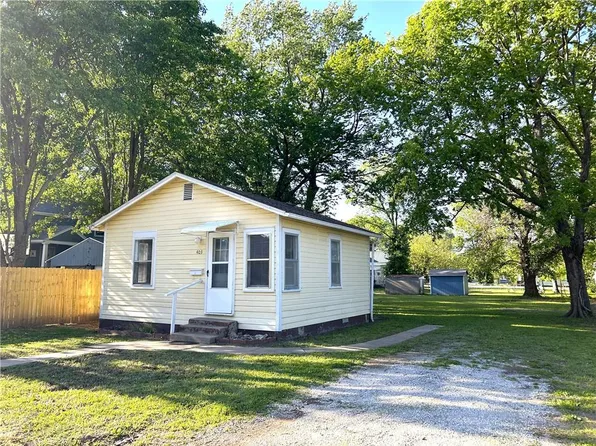 403 E Ashland St, Nevada, MO 64772
