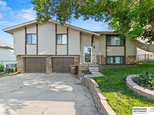 2007 Nottingham Dr, Bellevue, NE 68123