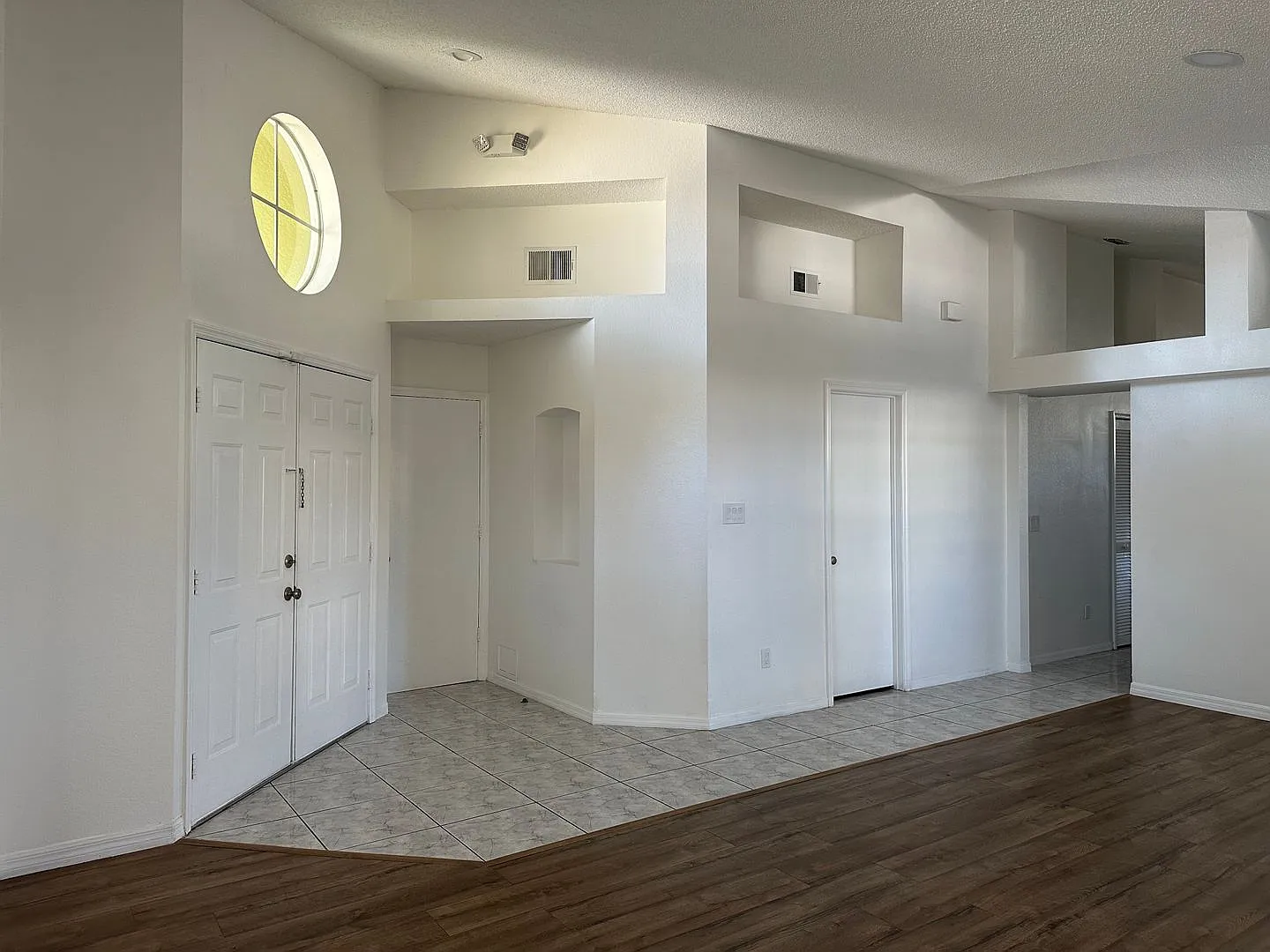 5 Bedroom Pool Home for Rent — Photo 3