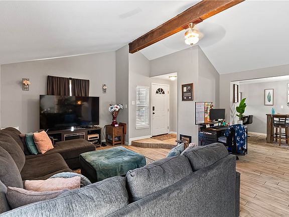 5th image of 985 Ribbon Tail St