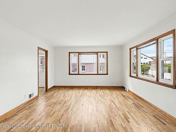 5th image of 1819 Alpha St